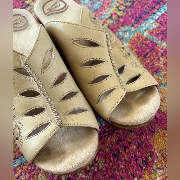 Dansko | Women’s light tan Sheri Cut Out Clog, embossed roses, Euro sz 38 US 7.5 - Picture 12 of 13